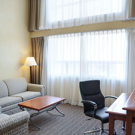 Holiday Inn Hotel & Suites London By Ihg Exterior foto
