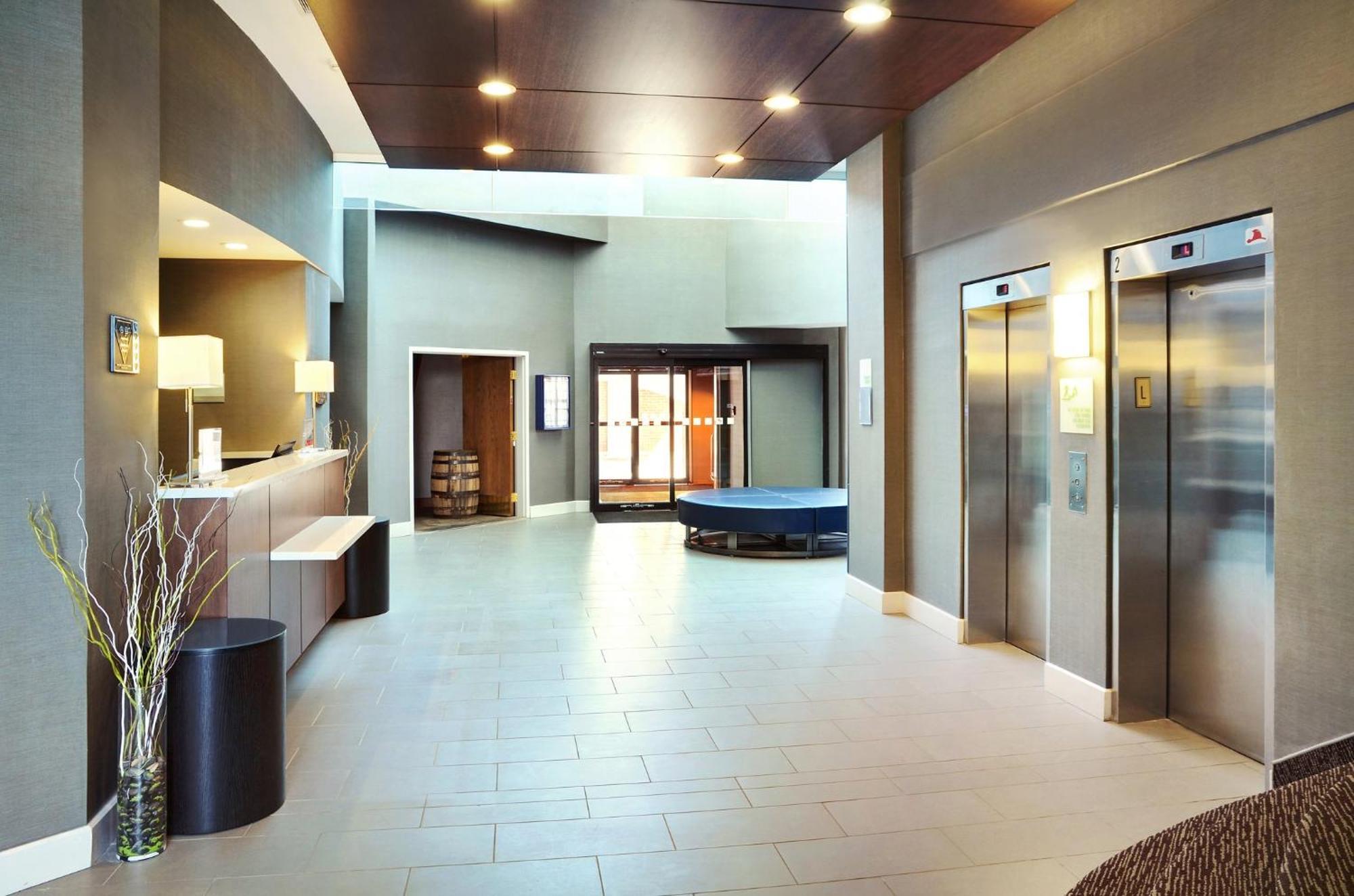 Holiday Inn Hotel & Suites London By Ihg Exterior foto